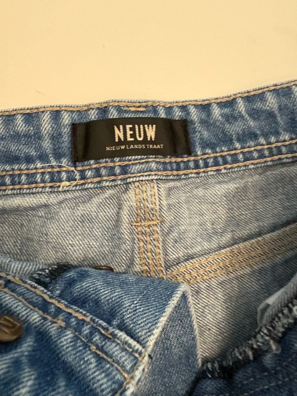 NEUW distressed denim short shorts size‎ 25